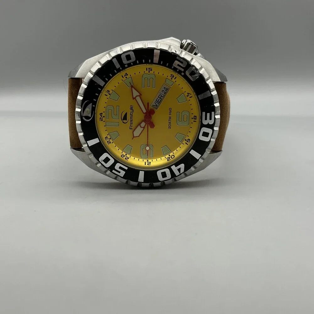 Freestyle Black Tip 2 Shark Mens Watch 43mm Yellow Dial 200m C275-05 New Battery